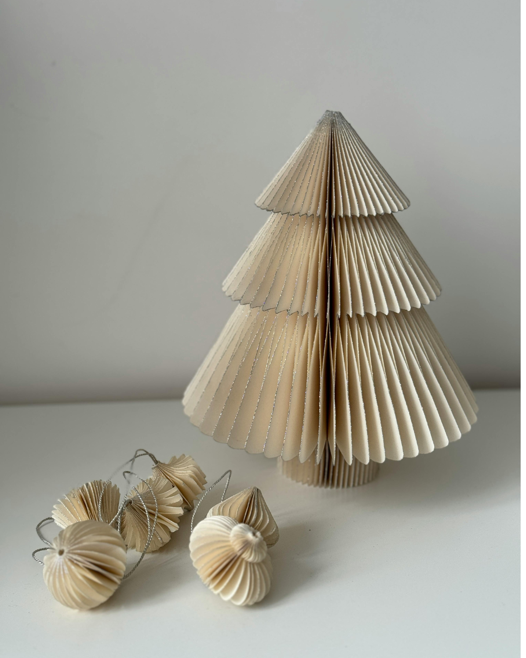 Paper Christmas Tree & Paper Flower Wreath – Workshop Monday 1 December 14:00 – 16:00